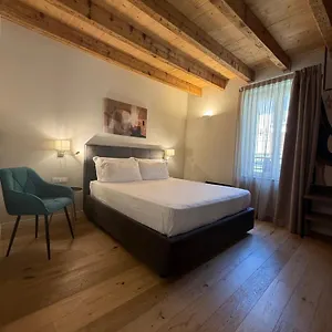 Maison d'hôtes Malvezzi24 Boutique, Desenzano del Garda
